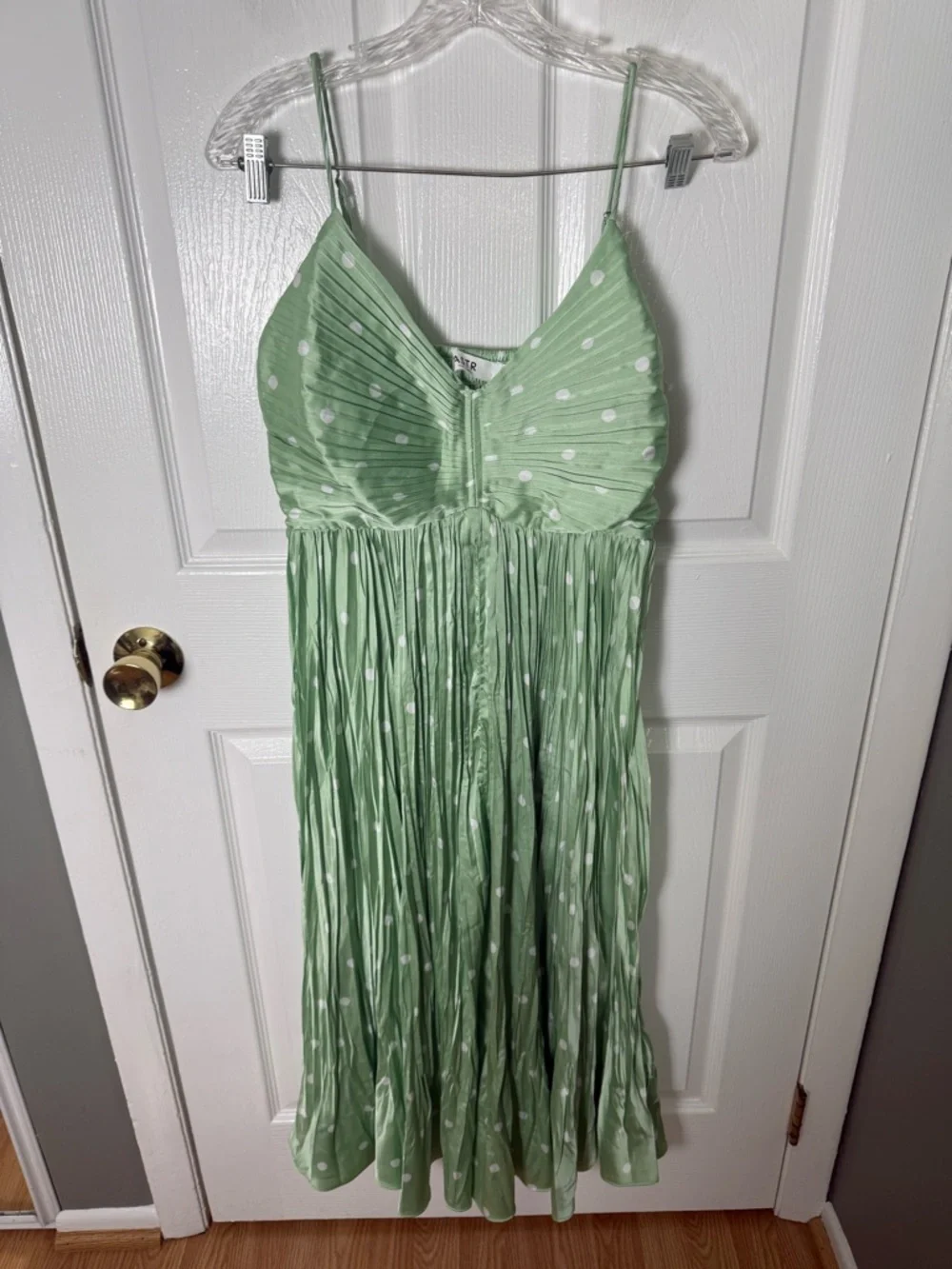 ASTR The Label Maeve Printed Pleated Midi Dress in Mint Polka Dot M - Picture 2 of 6